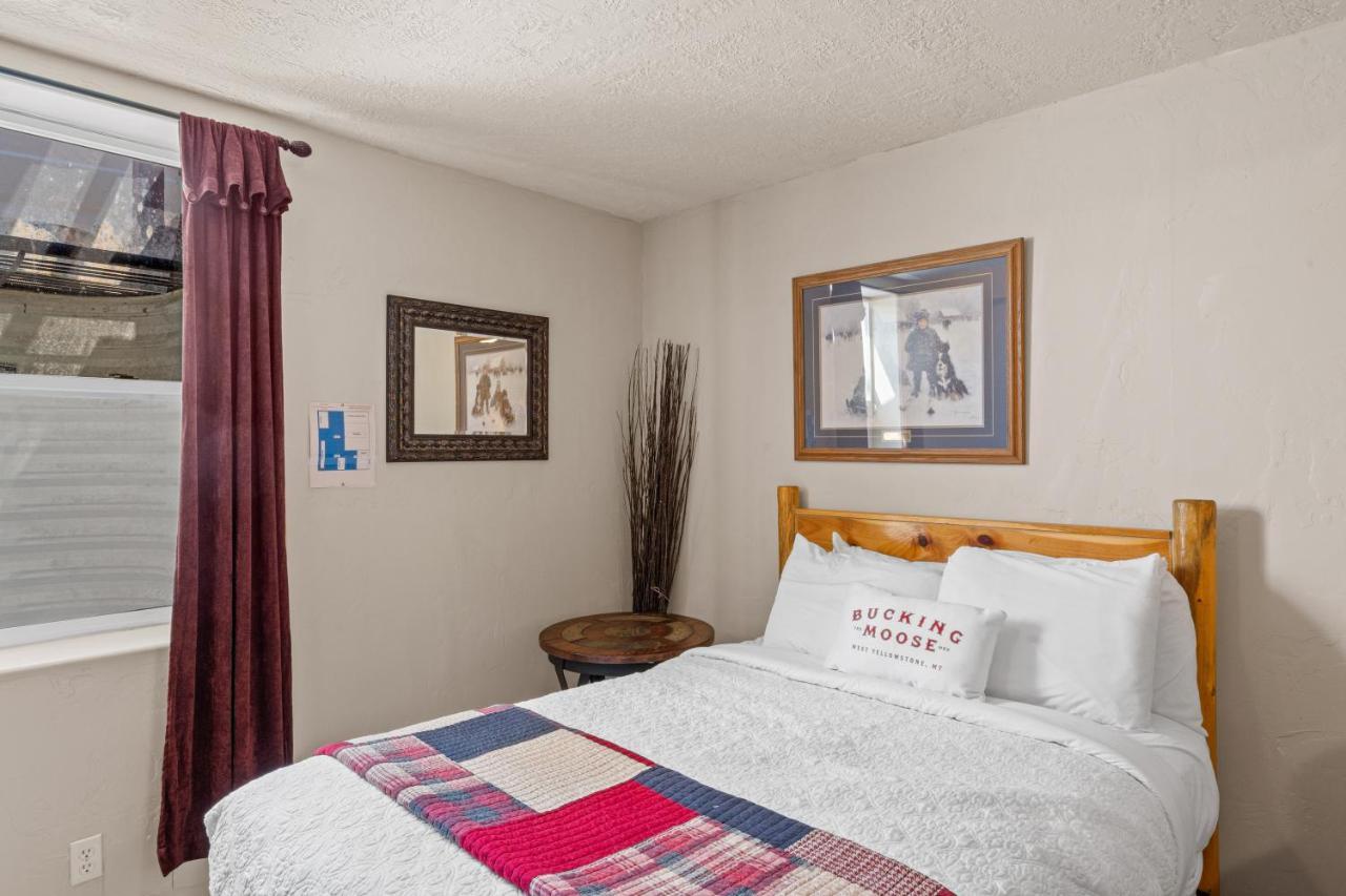 Hotel The Bucking Moose à West Yellowstone Extérieur photo