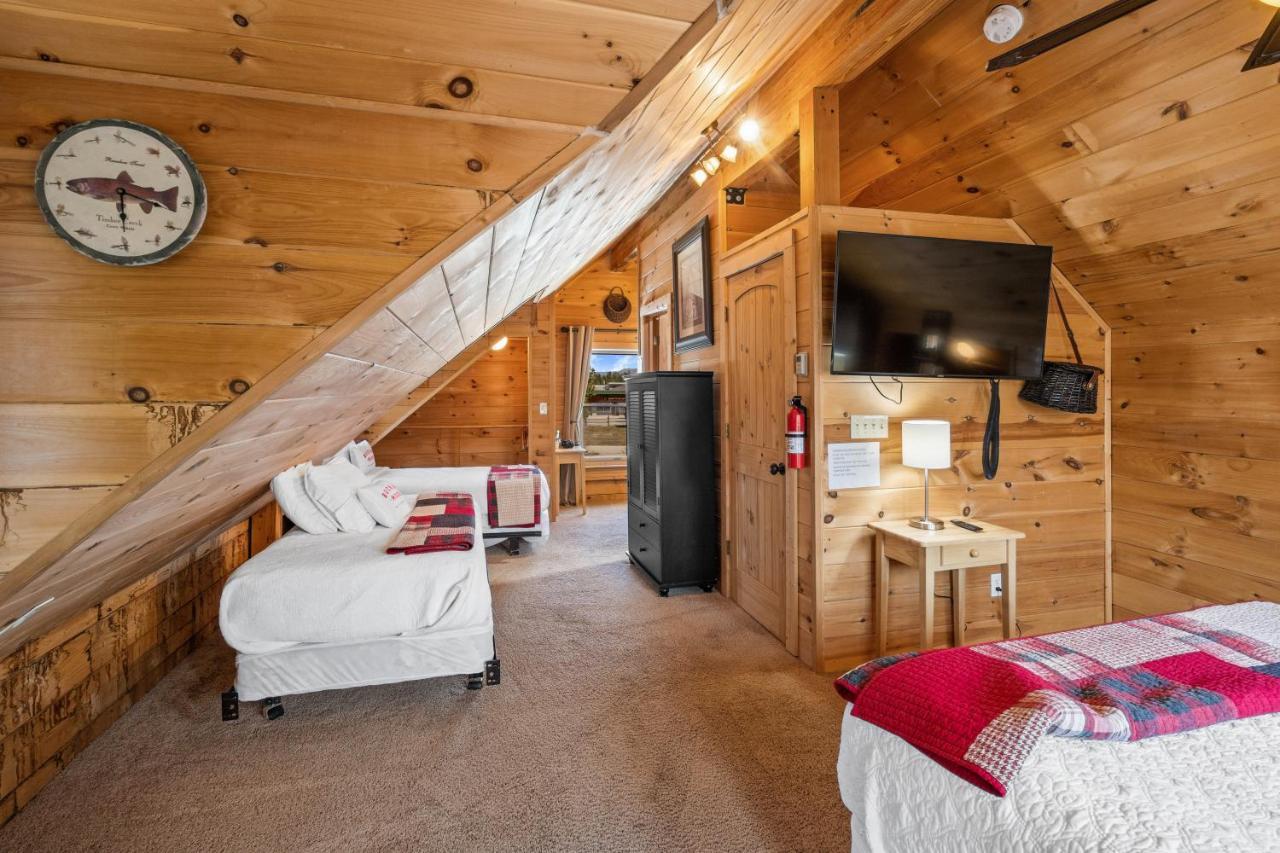 Hotel The Bucking Moose à West Yellowstone Extérieur photo