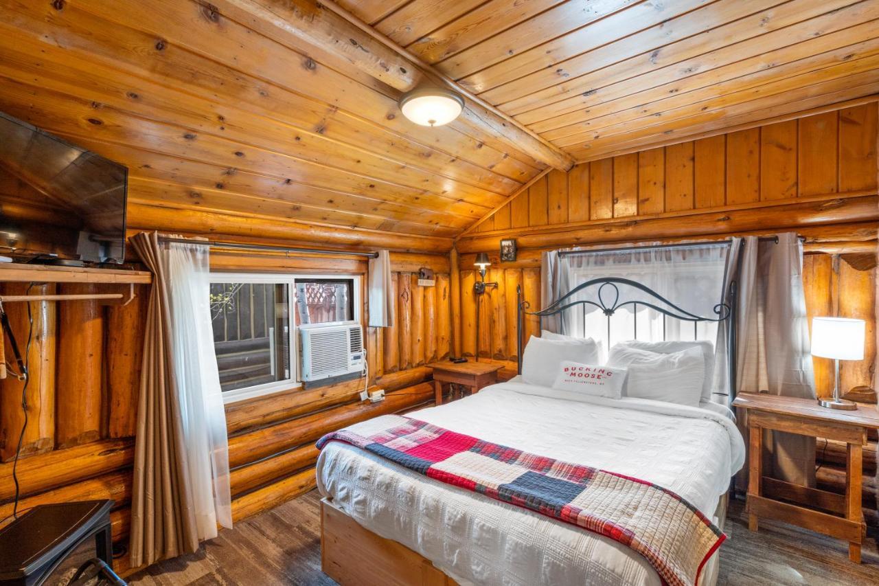 Hotel The Bucking Moose à West Yellowstone Extérieur photo