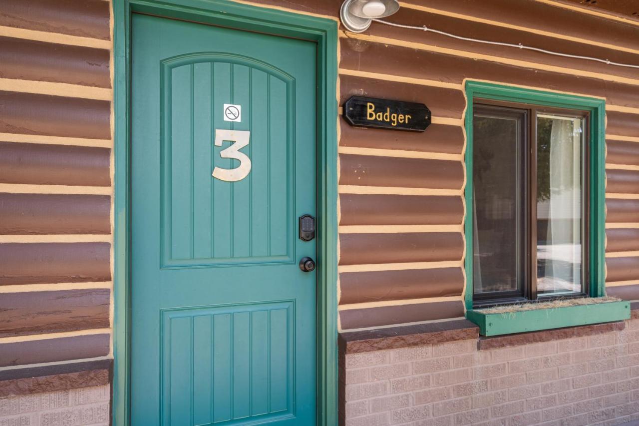 Hotel The Bucking Moose à West Yellowstone Extérieur photo