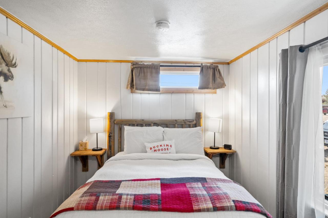 Hotel The Bucking Moose à West Yellowstone Extérieur photo
