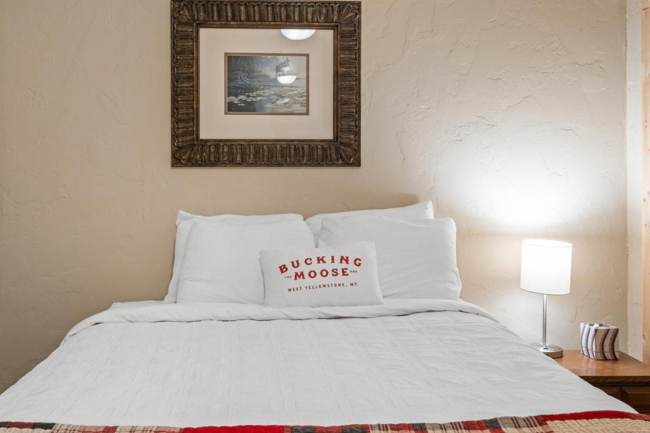 Hotel The Bucking Moose à West Yellowstone Extérieur photo