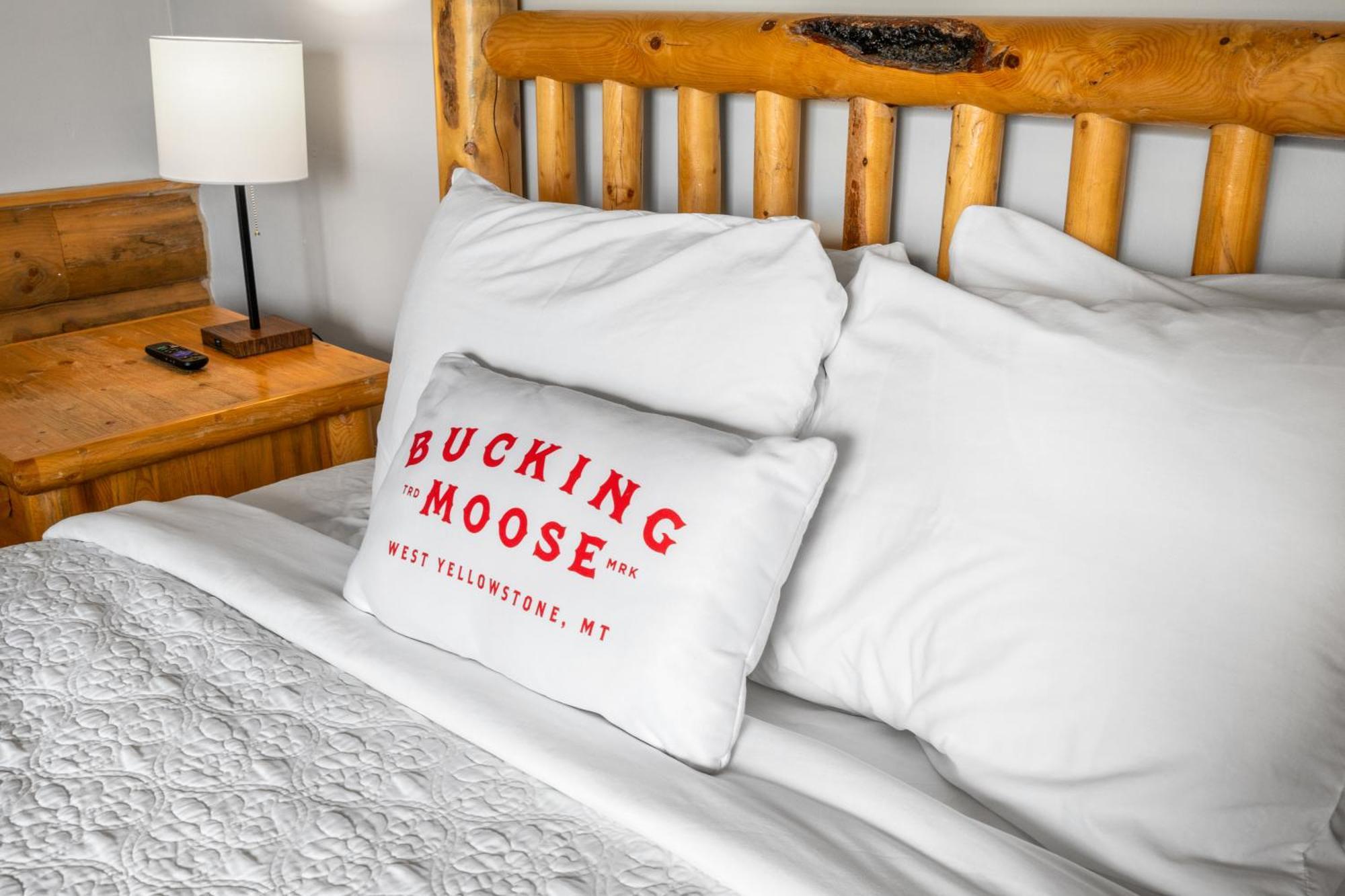 Hotel The Bucking Moose à West Yellowstone Extérieur photo