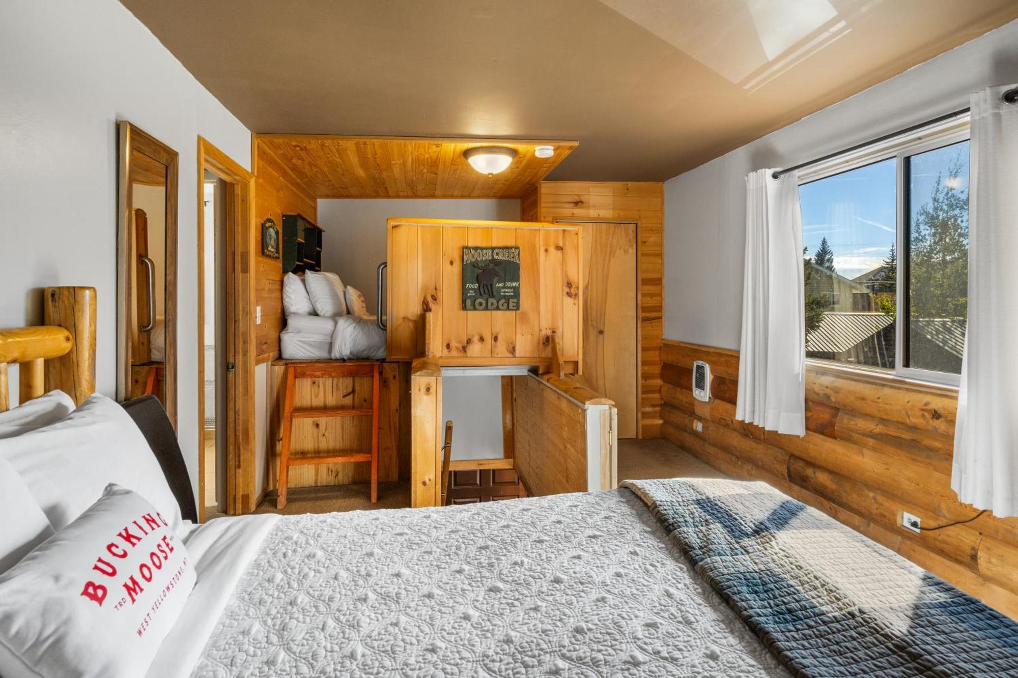 Hotel The Bucking Moose à West Yellowstone Extérieur photo