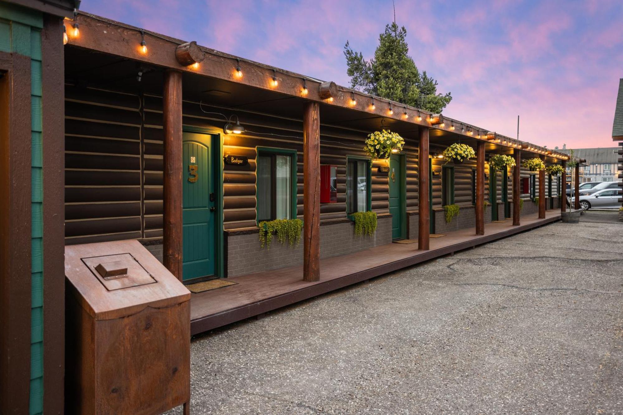 Hotel The Bucking Moose à West Yellowstone Extérieur photo