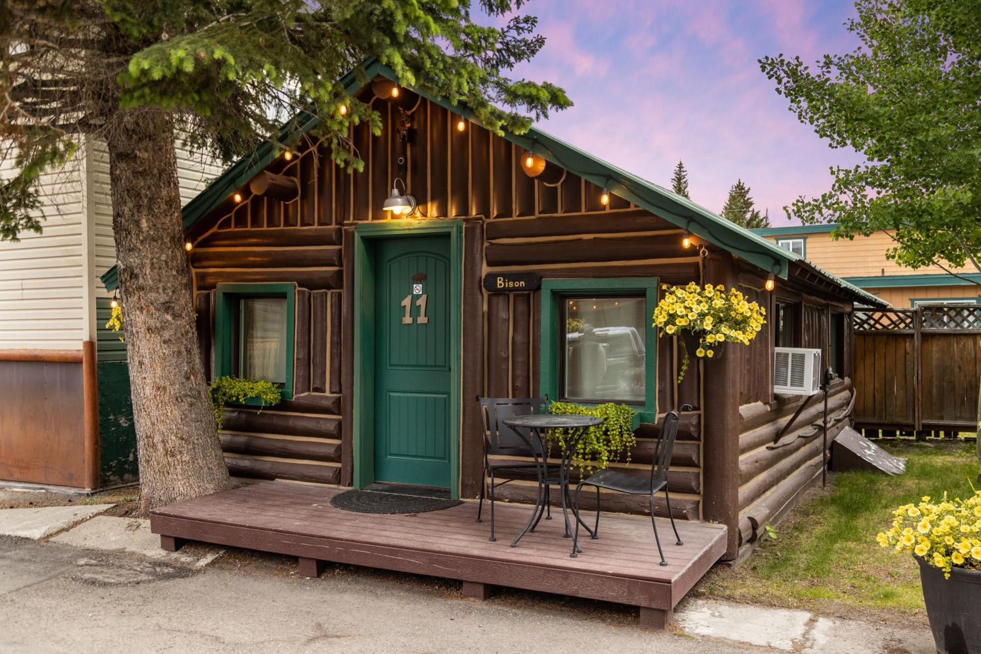 Hotel The Bucking Moose à West Yellowstone Extérieur photo